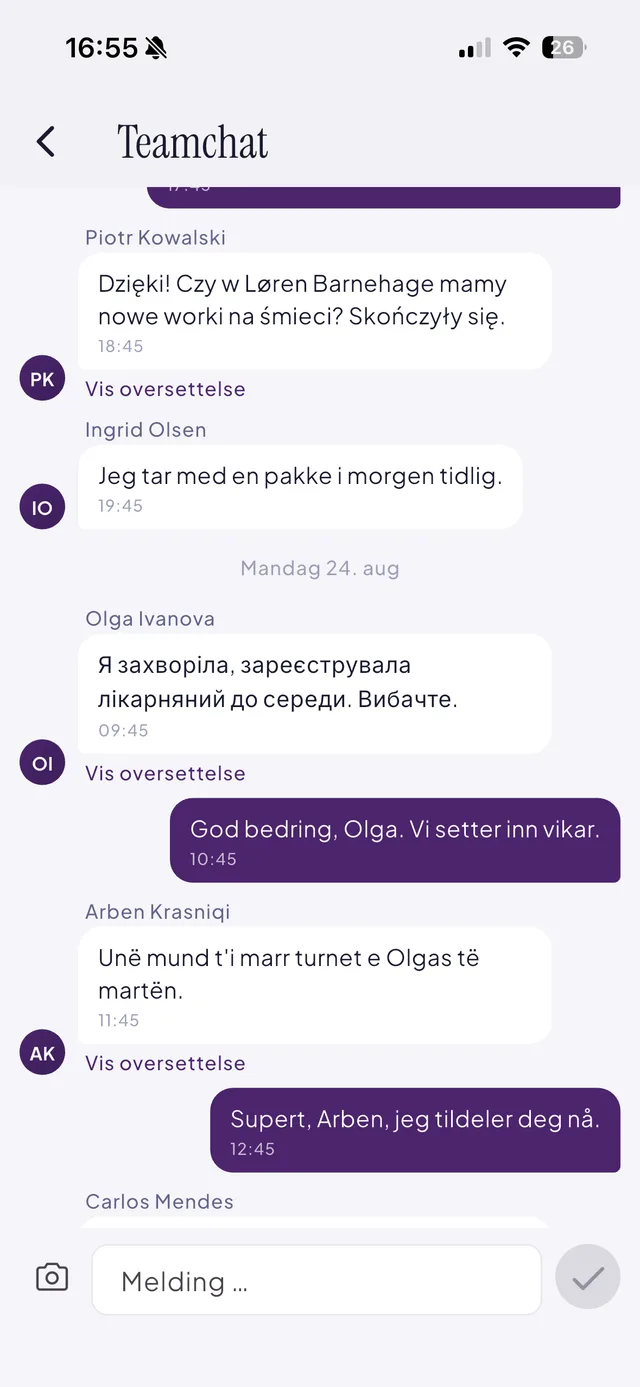 Teamchat i Effiora-appen: meldinger på polsk, ukrainsk og albansk med «Vis oversettelse» under hver